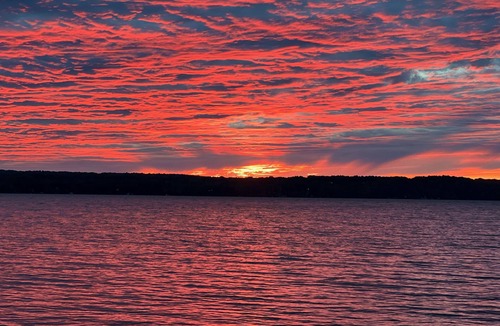Town of Ledyard House | 100' Cayuga Lakefront Cottage Private Dock & Boat Lift Sleeps 8