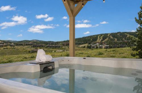 Silvercreek Villa | 100 Fairway Lane