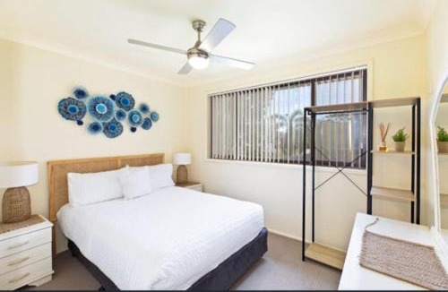 The Entrance North Villa | 100 metres to beach delightful 2 bedroom villa