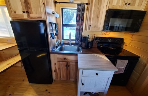 Eustis Cabin | 100 night. Fish, hunt, ATV trail. 20 min. to Sugarloaf. 5 min. to Flagstaff