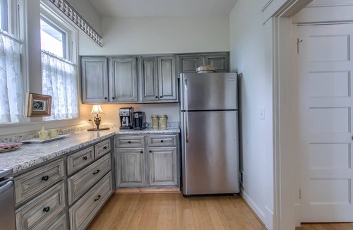 Franklin Apartment | 100 year old home five blocks from Historic Downtown Franklin, TN