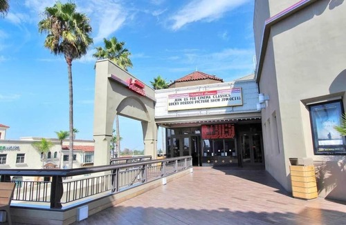 Balboa Peninsula Apartment | 1000#2 Magnificent Beach Home w/AC & 4K TVs
