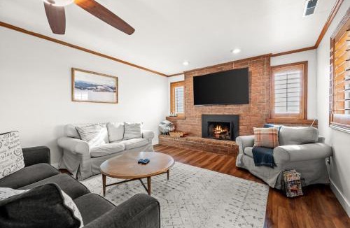 Sandy House | 10036 Sandy
