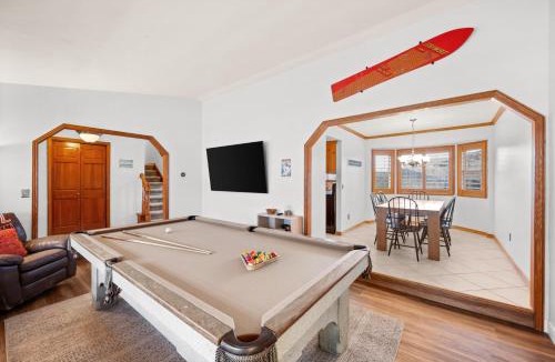 Sandy House | 10036 Sandy