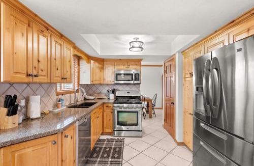 Sandy House | 10036 Sandy