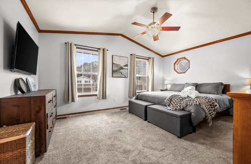 Sandy House | 10036 Sandy