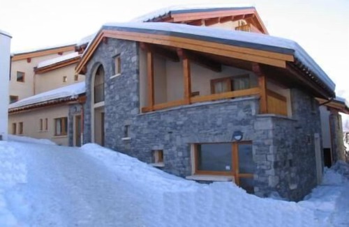 Lanslevillard Apartment | 100m from resort center, 1st floor, view mountain, balcony, tv, ski locker, 52m², Val Cenis