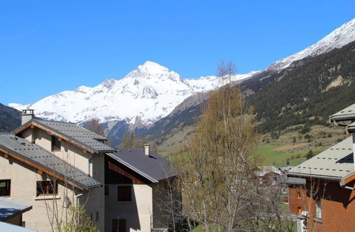 Lanslevillard Apartment | 100m from resort center, 1st floor, view mountain, balcony, tv, ski locker, 52m², Val Cenis