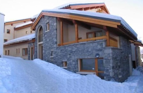 Lanslevillard Apartment | 100m from resort center, 3rd floor, view mountain, balcony, tv, ski locker, 39m², Val Cenis