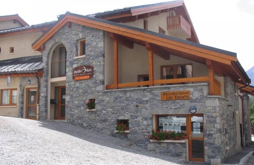 Lanslevillard Apartment | 100m from resort center, 3rd floor, view mountain, balcony, tv, ski locker, 39m², Val Cenis