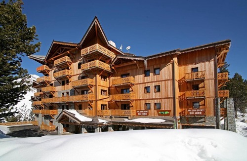 Arc-2000 Apartment | 100m from shops, fitness, swimming pool, sauna, fireplace or stove, tv, ski locker, 200m², Les Arcs