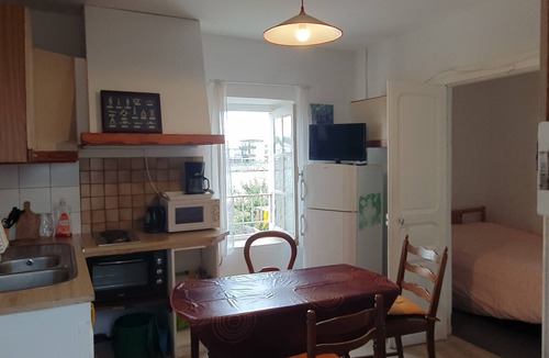 Le Grau-dʼAgde Apartment | 100m from the beach, apartment with river view, small garden for meals