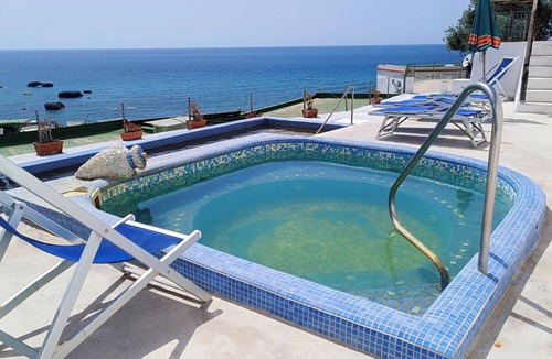 Forio Apartment | 100mt from the beach, 3 bedrooms and 3 bathrooms, terrace, garden and parking.