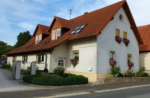 Sulzdorf an der Lederhecke Apartment | 100qm große, vollständig eingerichtete FeWo mit 3 Schlafzimmern