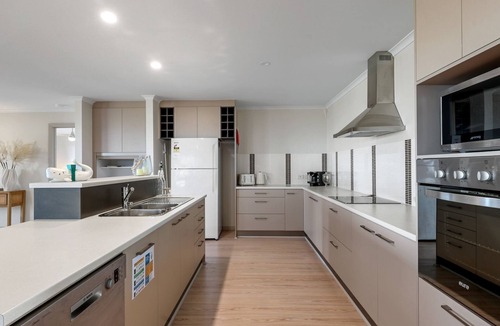 Middleton House | 101 Padman Crs, Middleton