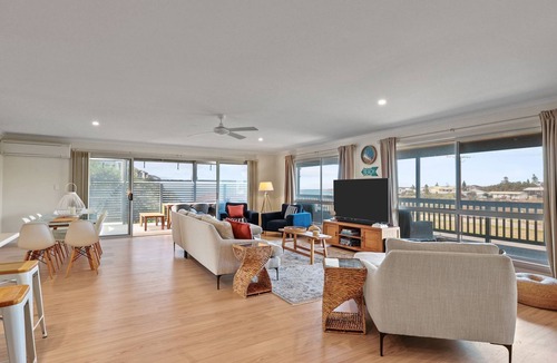 Middleton House | 101 Padman Crs, Middleton