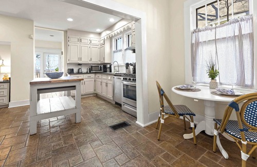 Central City House | 101 Year Old Southern Charmer ~HOT TUB~ Great Location