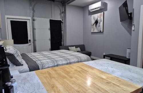 Almont Apartment | 101B New Modern Studio in Maryville