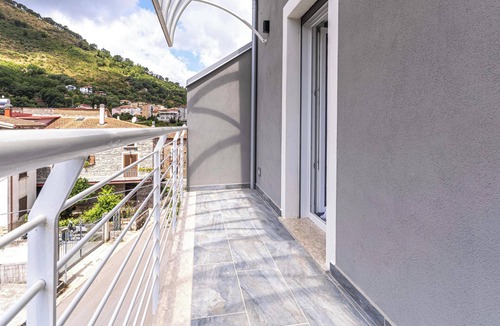 Licusati Apartment | (103) Triple room with private bathroom - Room Rentals in Licusati (SA)