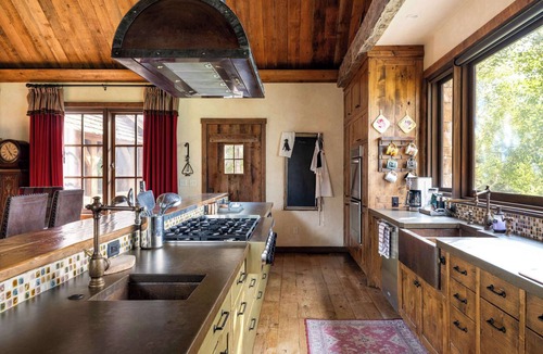 Pray House | 104-Acre Private Ranch Retreat in Paradise Valley, Montana