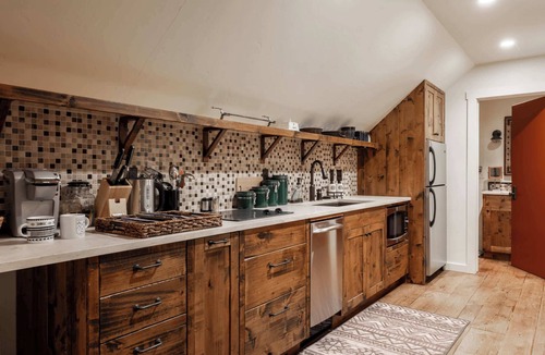 Pray House | 104-Acre Private Ranch Retreat in Paradise Valley, Montana