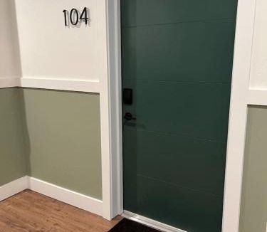 La Grande Apartment | 104- Spacious studio rental in La Grande