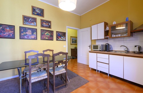 Saint-remy-de-provence House | 105. Milan, Villa On The Lake
