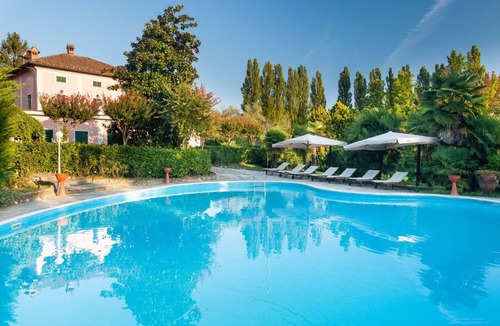 Saint-remy-de-provence House | 105. Milan, Villa On The Lake