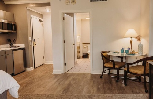 Bartlesville Apartment | 106 · Vintage Ambience #106 - Hotel Phillips