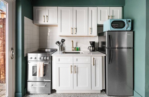Bay Esplanade Apartment | 108 · ☀Pool✔ Kitchen✔ Beach✔ Self Checkin✔ Free Parking✔