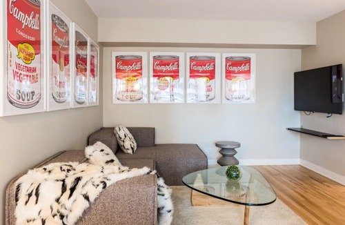 Downtown Montreal Condo | #10B-3435 · Lofty Apartment in City Centre 99 Walk Score in Montreal