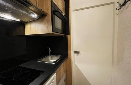 Les Menuires Apartment | 10m from resort center, 1st floor, balcony, tv, 24m², Les Menuires