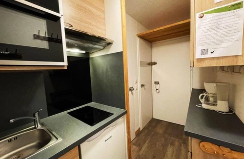 Les Menuires Apartment | 10m from resort center, 1st floor, balcony, tv, 24m², Les Menuires