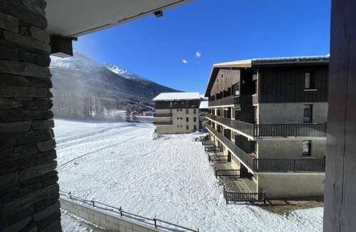 Lanslevillard Apartment | 10m from ski slopes, 1st floor, balcony, tv, ski locker, 25m², Val Cenis
