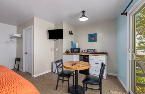 Lake City Apartment | 11 Family Lakefront Studios on Lake Missaukee - Sleeps 40
