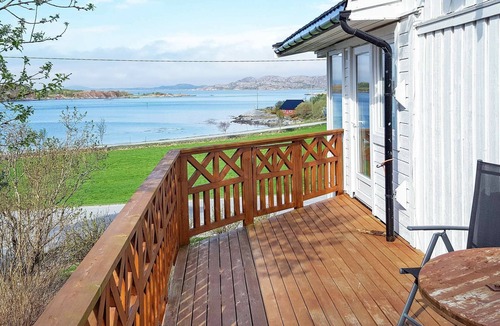 Naeroy House | 11 person holiday home in kolvereid