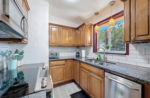 Walsingham House | 11083 106th Ave