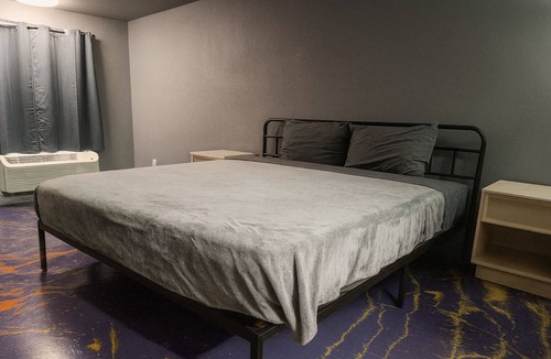 Jackson Apartment | 111 Gated 2 Queen Beds Hotel Room