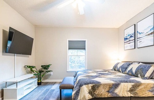 Huntsville House | 11227 Suncrest MTR 21 Days · "Stone Haven" 5 BDRM / Fiber Wifi / Spacious Home
