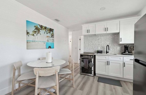 Treasure Island Apartment | 117 127th Ave E Unit 8