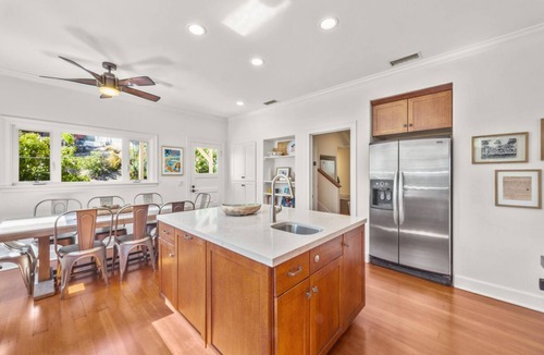 Avalon House | 117V - Modern Avalon house, WIFI, Golf Cart and patio with BBQ, Ocean Views