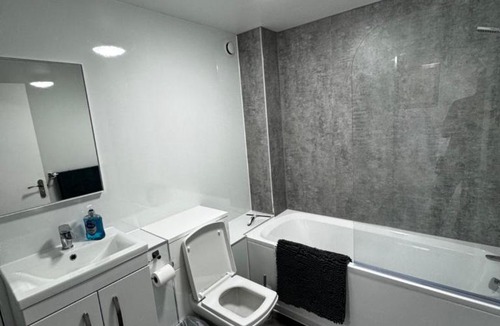 Kidderminster Apartment | 11aComberton