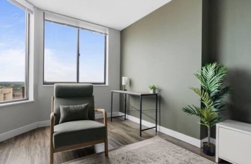 Downtown Minneapolis Apartment | 11th Floor Sky Suite with Parking