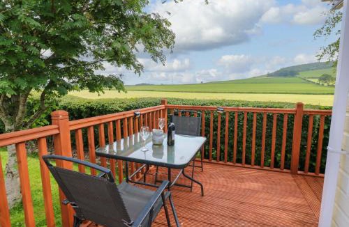 Welton House | 12 Field View