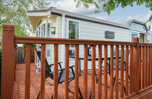 Welton House | 12 Field View