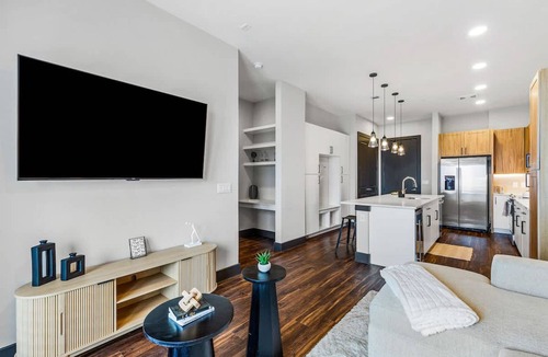 North Burnet Apartment | 12 Min to Downtown Pool Balcony Free Parking