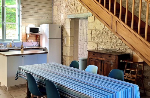 Troo Cottage | 12-person gîte on the banks of the Loir with swimming pool and tennis court