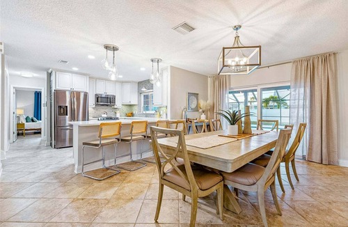 Cocoa Beach Cottage | 120 E Park Ln