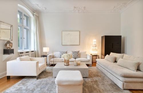 West Berlin Centre Apartment | 120 sqm Historic Design Apartment Savignyplatz near Ku'damm