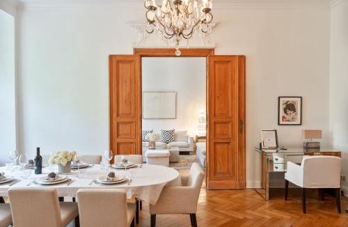 West Berlin Centre Apartment | 120 sqm Historic Design Apartment Savignyplatz near Ku'damm